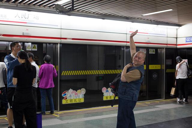 百度胖老师吧上海市公 安局轨道交通分局石宇玉老师求救 微信抖音快手百度贴吧百科图片视频知道搜索上海胖老 ...